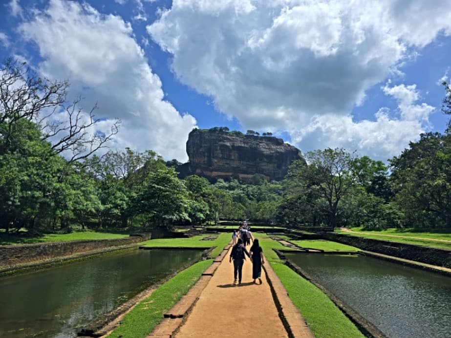 Before you visit the Sigiriya rock fortress, download the Travelyonka app your smart travel companion for Sri Lanka. Find guides, offline maps, transport options, and hidden gems. Available on Android and iOS. Explore smarter with TravelYonka!