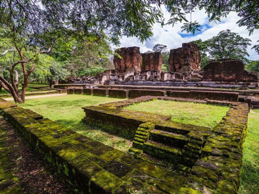 Before you visit the ancient city of Polonnaruwa, download the Travelyonka app — your smart travel companion for Sri Lanka. Find guides, offline maps, transport options, and hidden gems. Available on Android and iOS. Explore smarter with Travelyonka!
