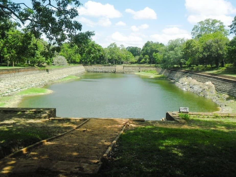 Eth Pokuna (Elephant Pond)