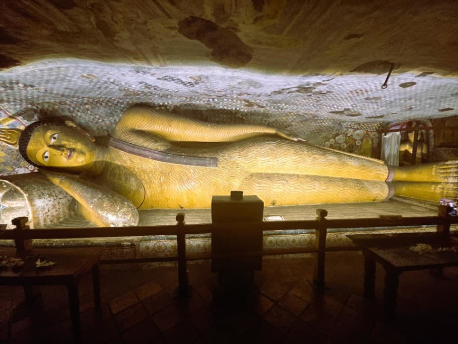 Devana-Alut Viharaya – The Fifth Grand cave of Dambulla